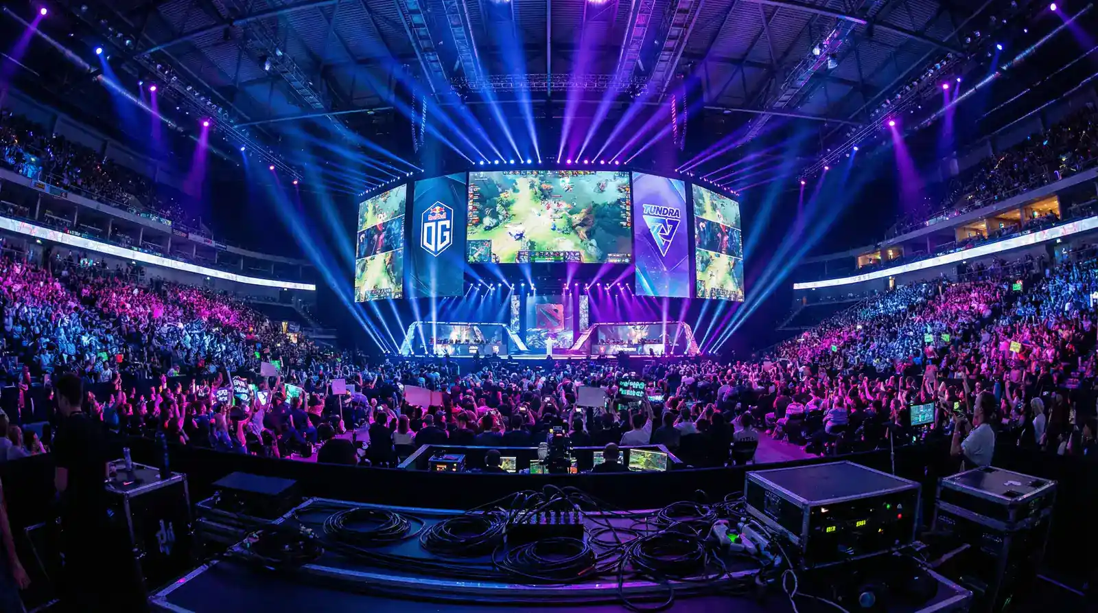 Gran escenario de The International con público masivo y pantallas gigantes de Dota 2